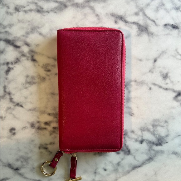 Spacious pink wallets w/ Gold Detailing - Picture 3 of 3